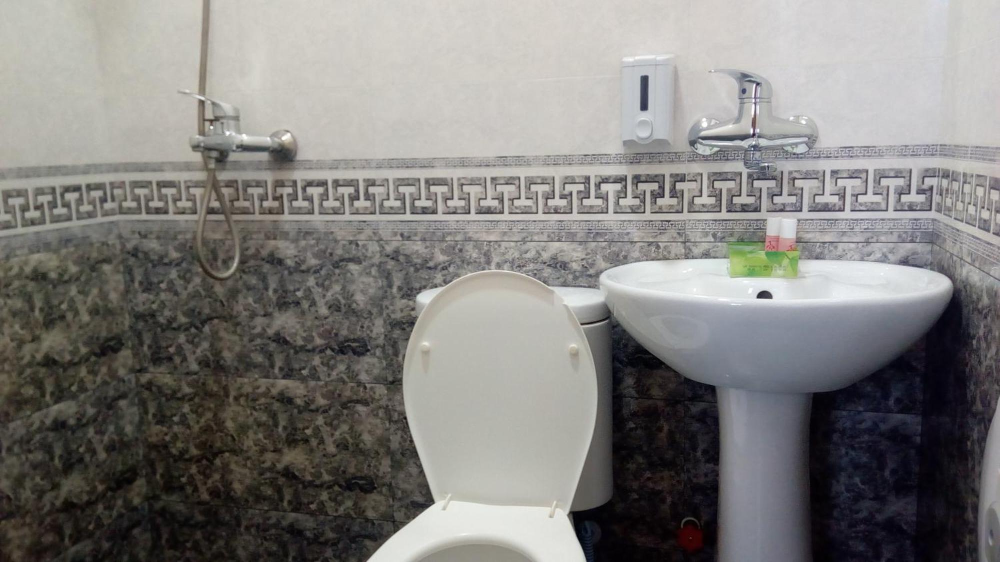 Hotel Isani Tbilisi Cameră foto