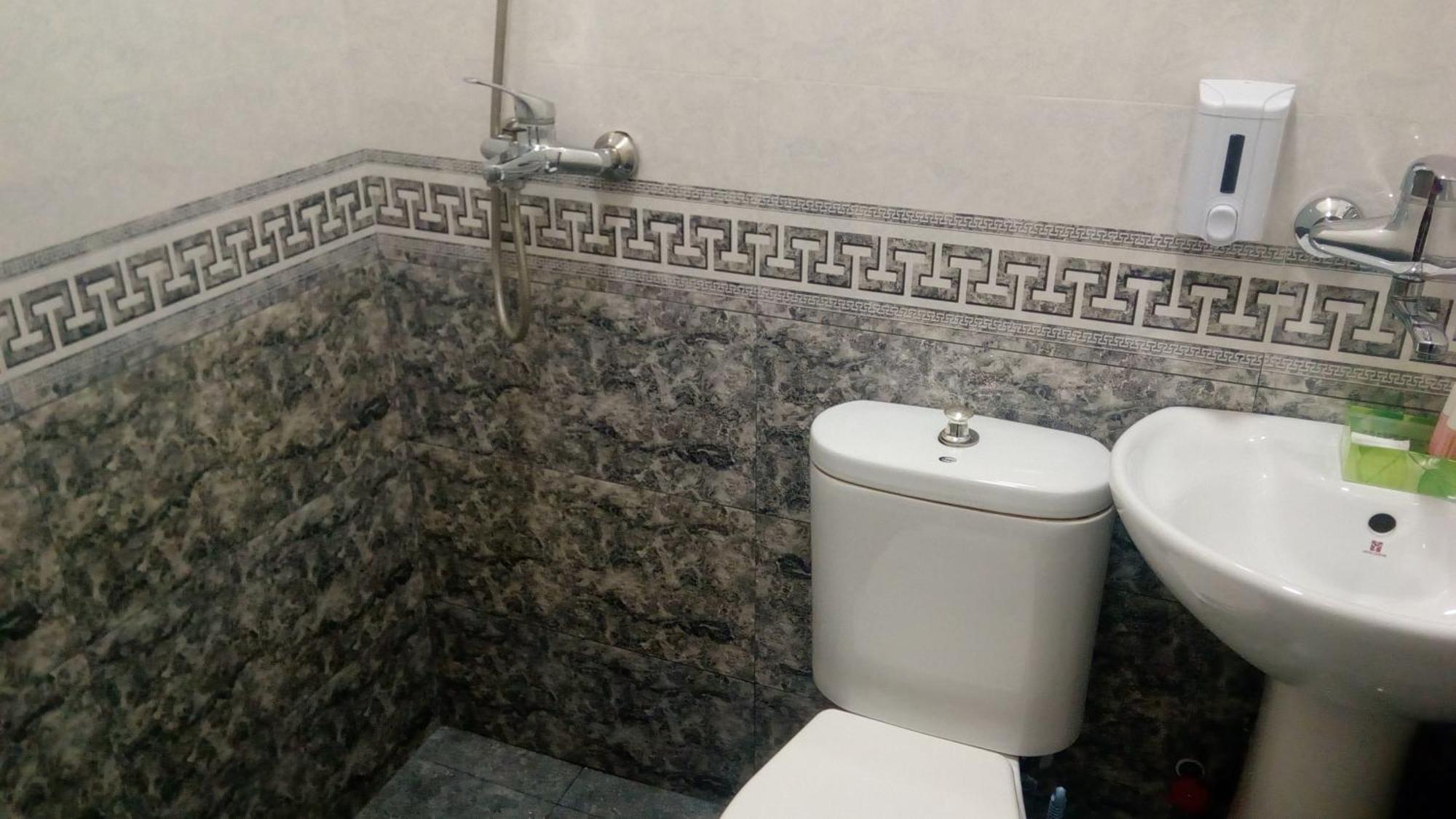 Hotel Isani Tbilisi Cameră foto