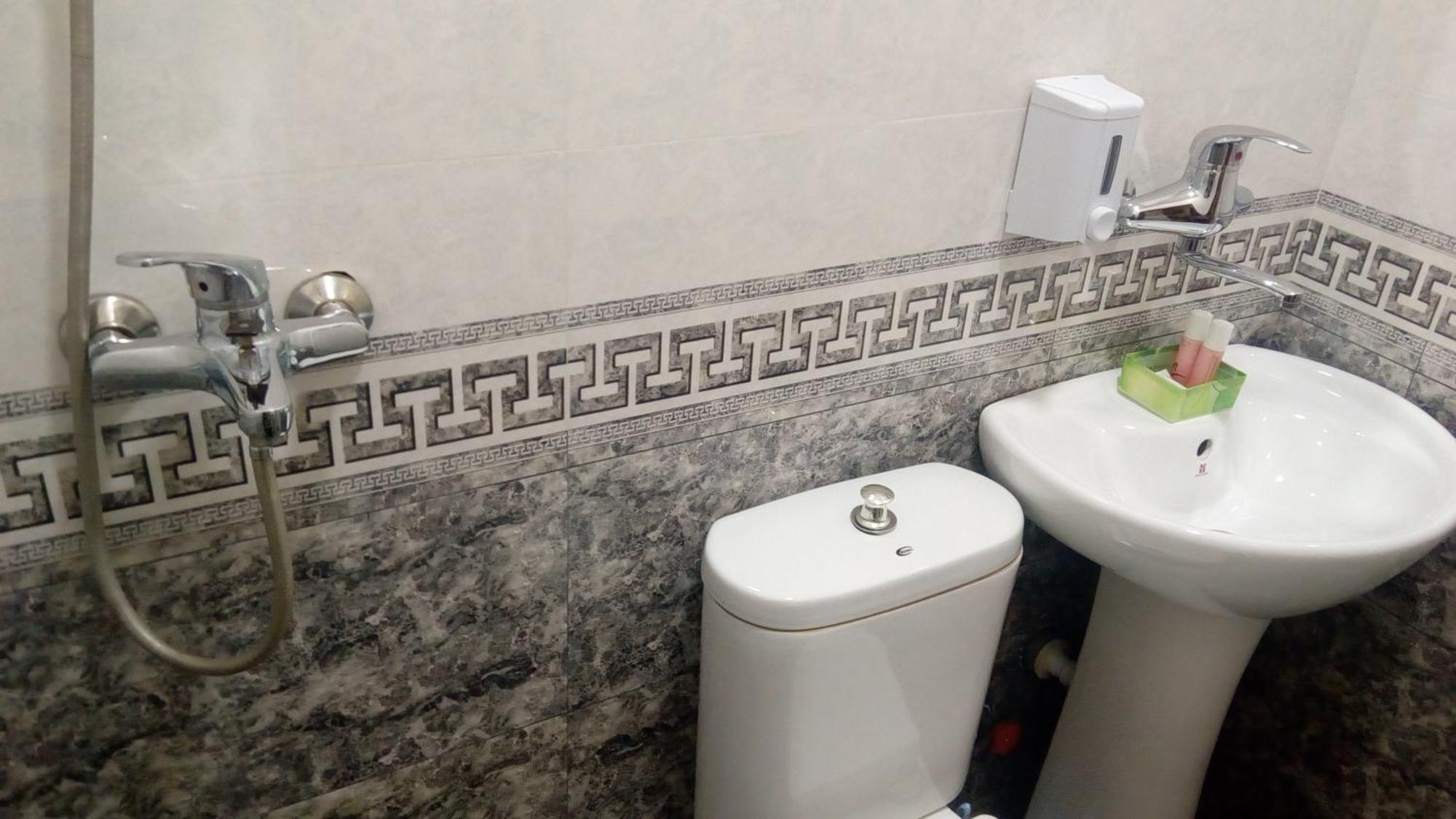 Hotel Isani Tbilisi Cameră foto